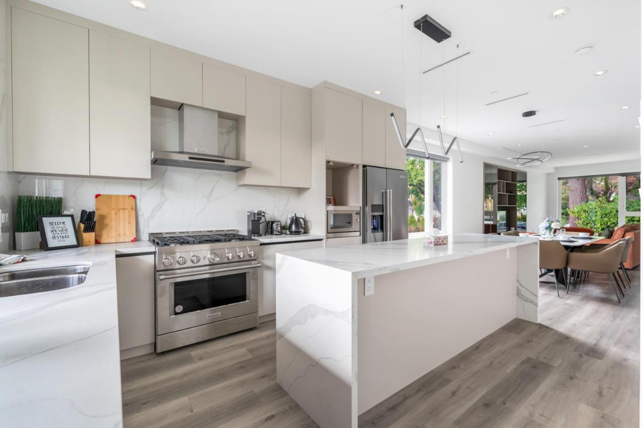 Holiday home Charming And Modern Retreat In Trendy 42nd Avenue Neighbourhood Vancouver
