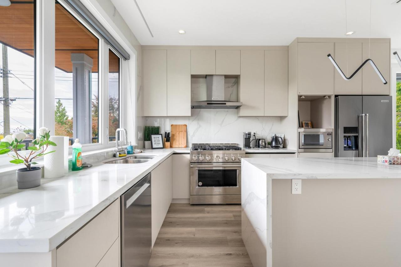 Charming And Modern Retreat In Trendy 42nd Avenue Neighbourhood * Vancouver