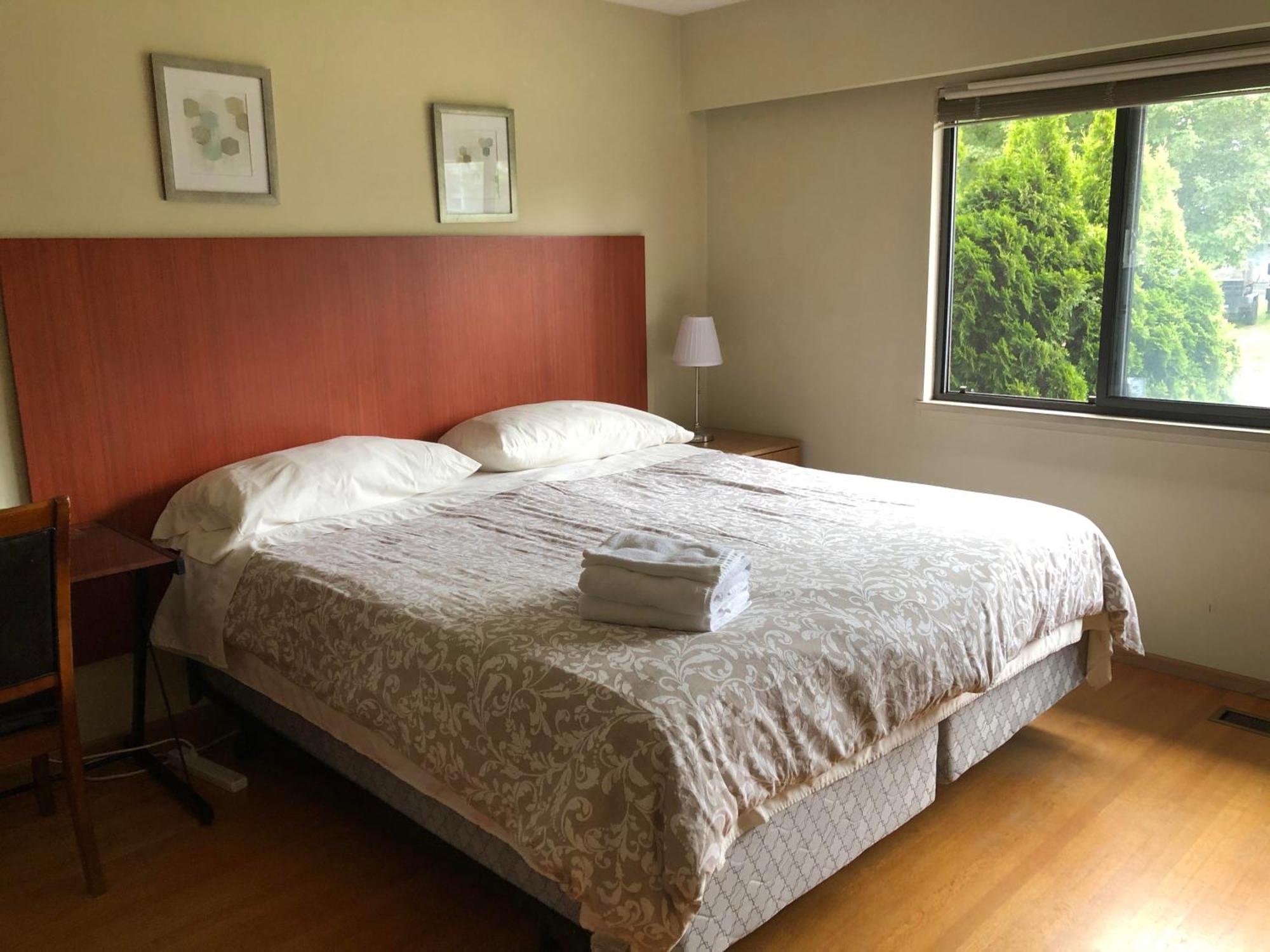 Comfort Near Subway Station, Bus And Downtown Vancouver