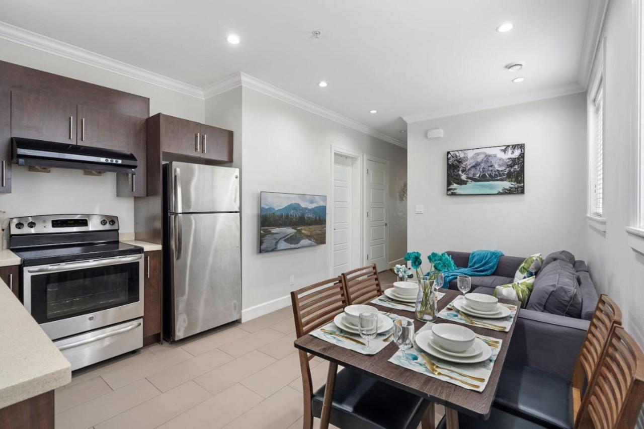 Main Street Minutes From Qe Park Holiday home
