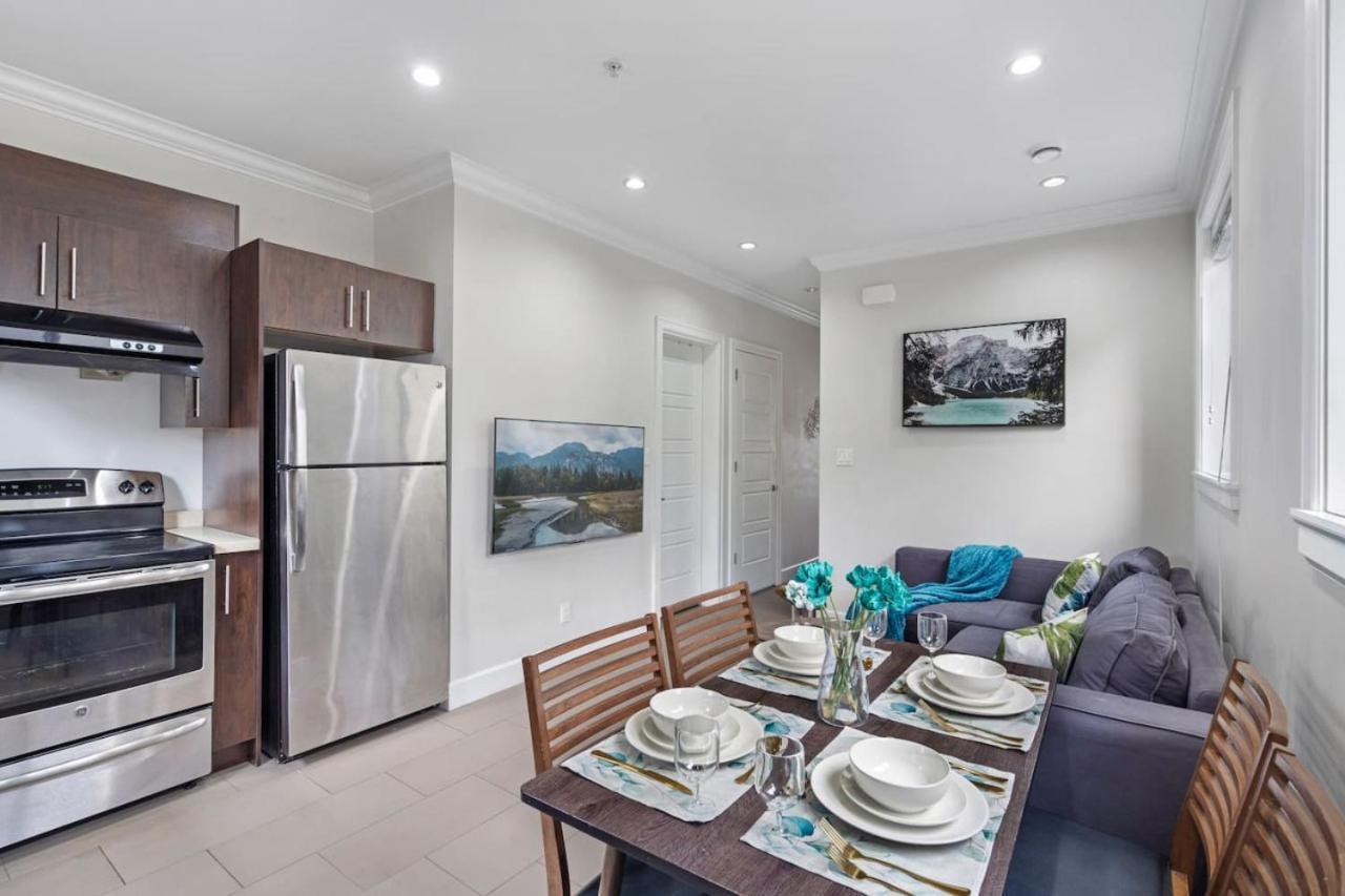 Main Street Minutes From Qe Park Holiday home