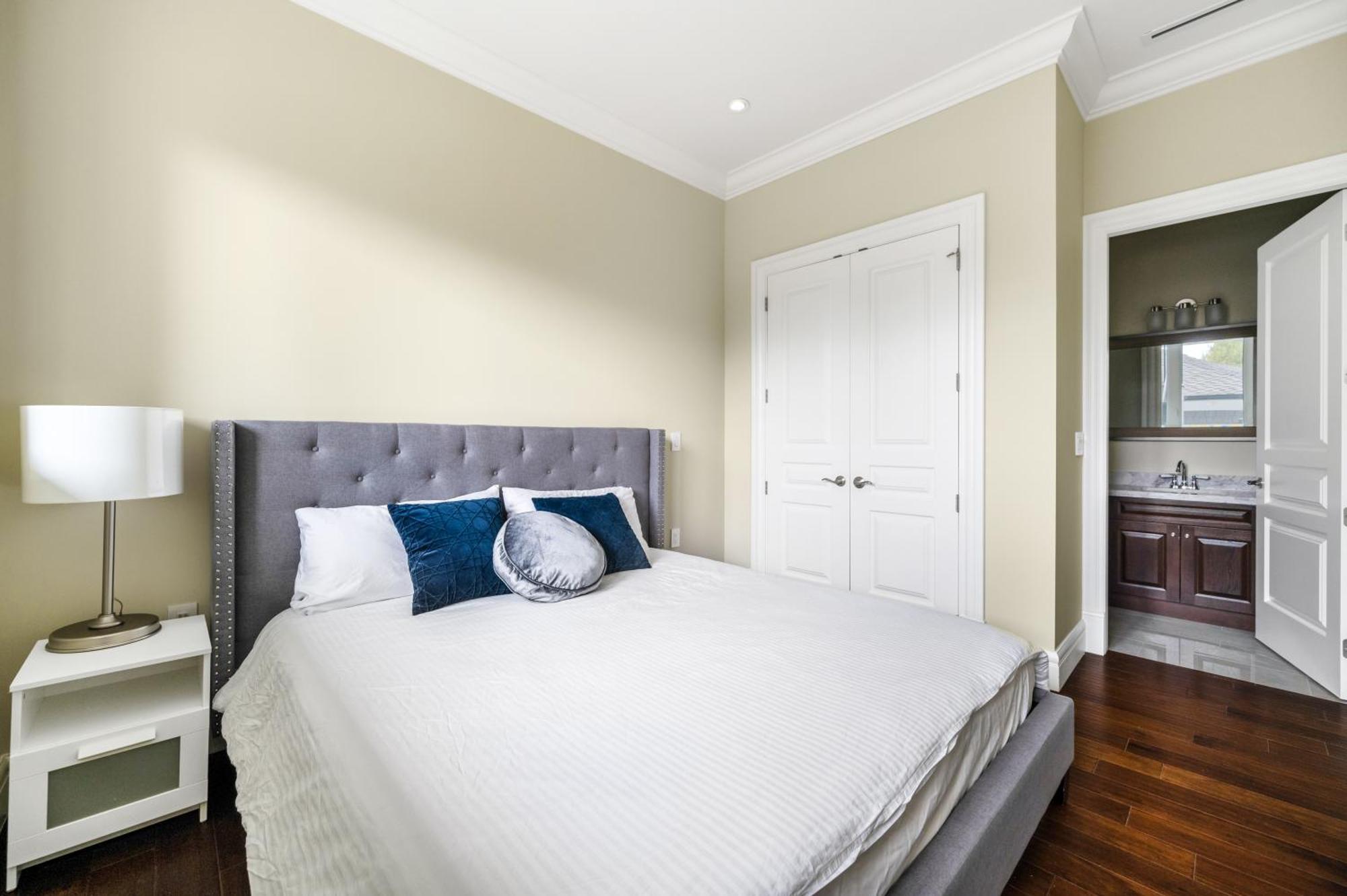 Experience Comfort Convenience Shared House Homestay