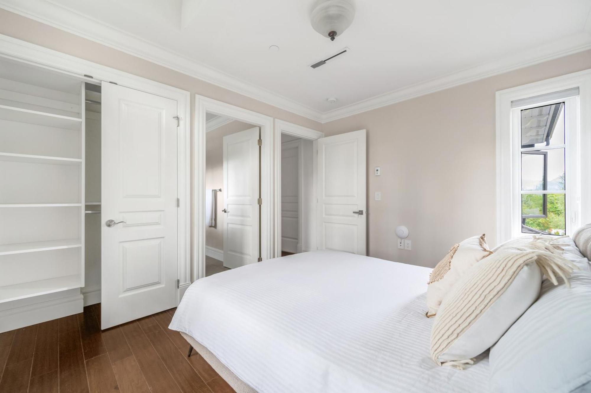 Experience Comfort Convenience Shared House Homestay