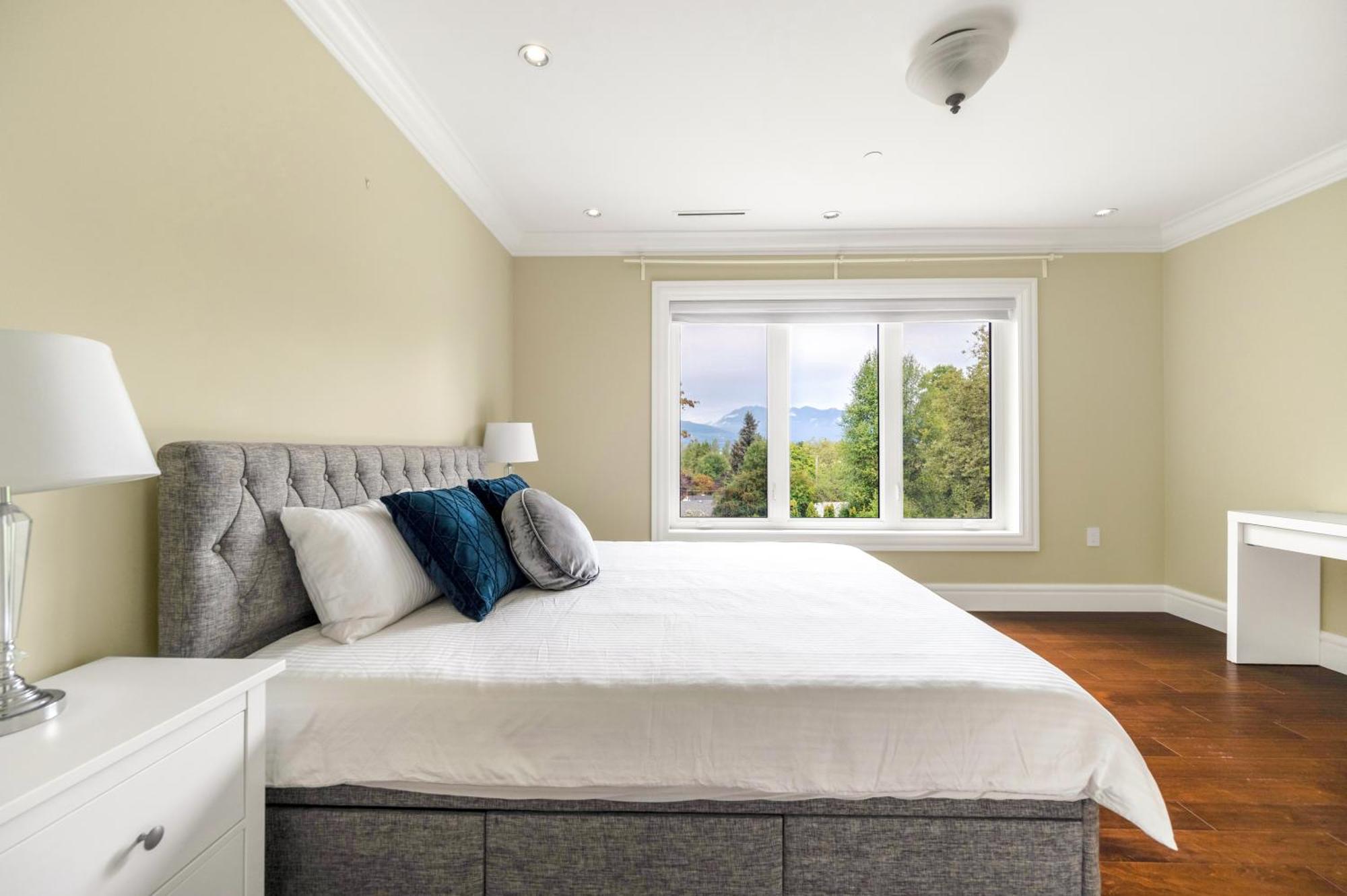 Homestay Experience Comfort Convenience Shared House