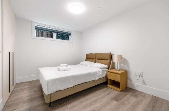 Private 2bd Basement In Westside