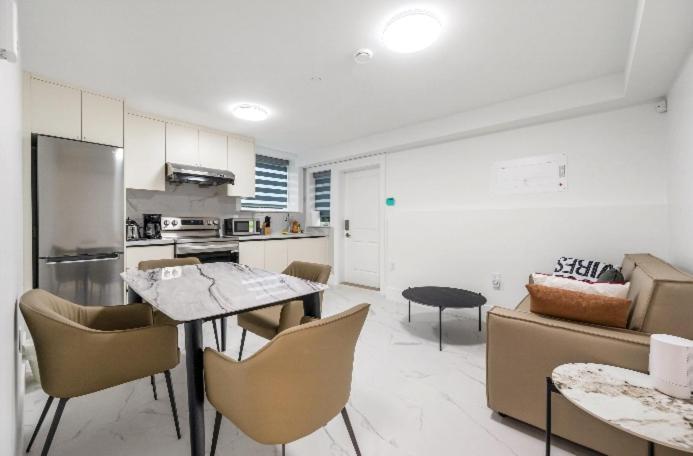 Holiday home Private 2bd Basement In Westside Vancouver