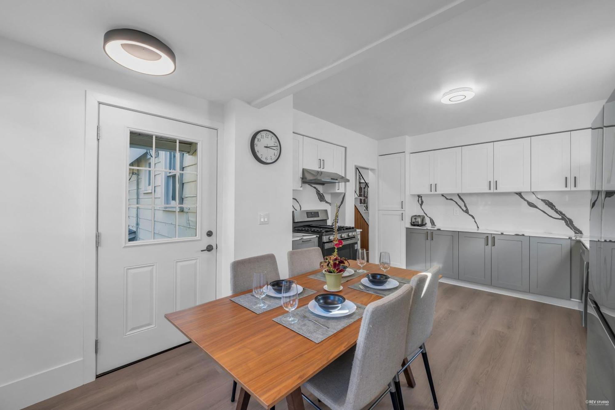 Homestay Cozy Two Bedroom In Upper Floor In West