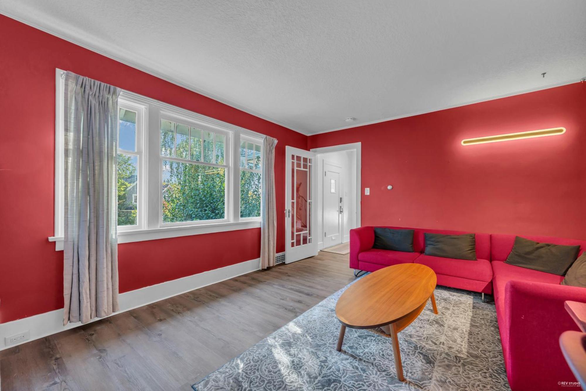 Cozy Two Bedroom In Upper Floor In West * Vancouver