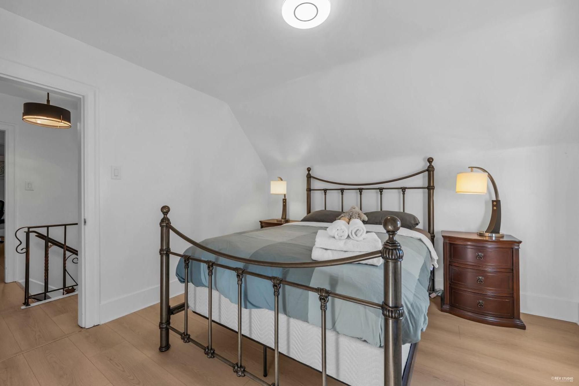 Cozy Two Bedroom In Upper Floor In West *