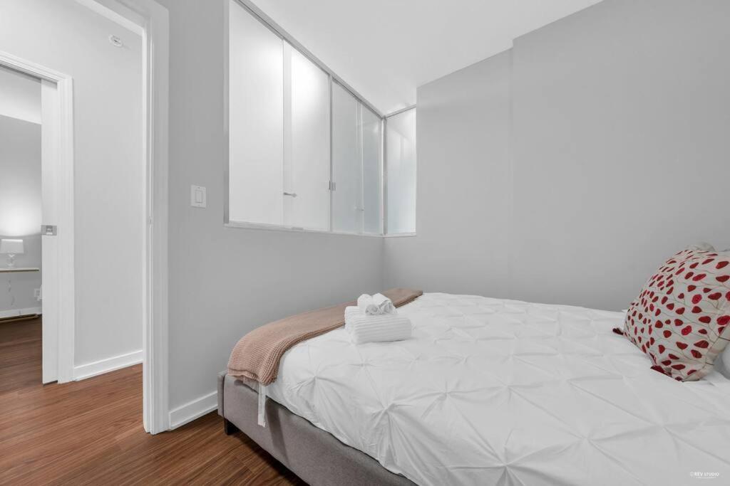 Lovely 2-bedrooms Downtown Free Parking * Vancouver