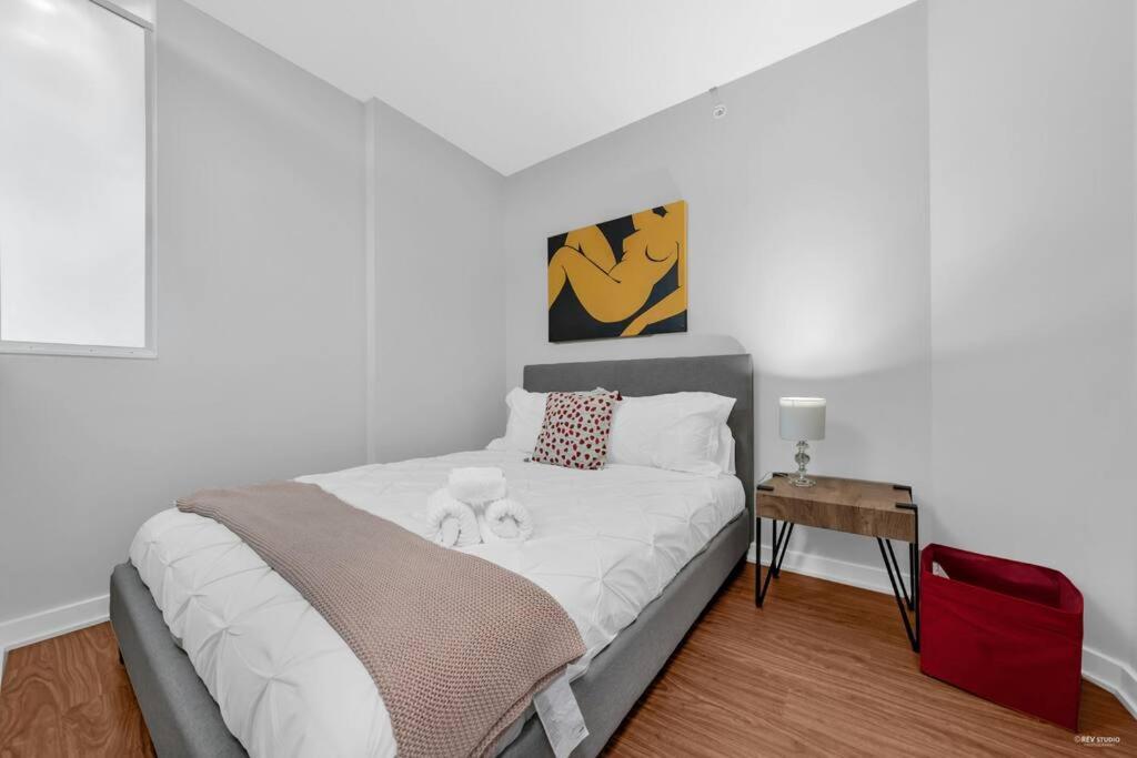 Lovely 2-bedrooms Downtown Free Parking Apartment *