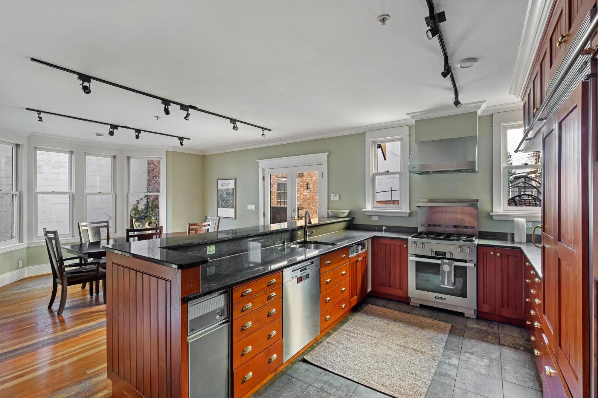 The Heritage - Mount Pleasant Vancouver