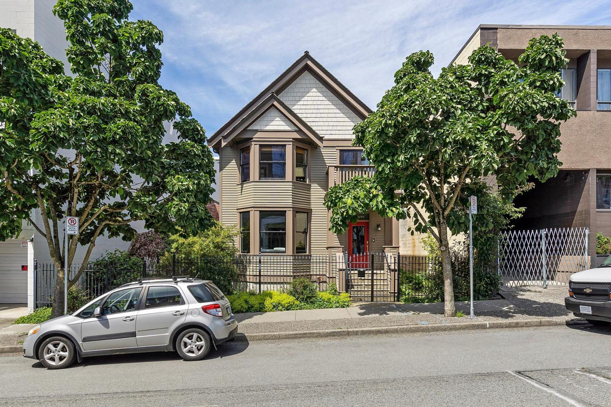 The Heritage - Mount Pleasant * Vancouver