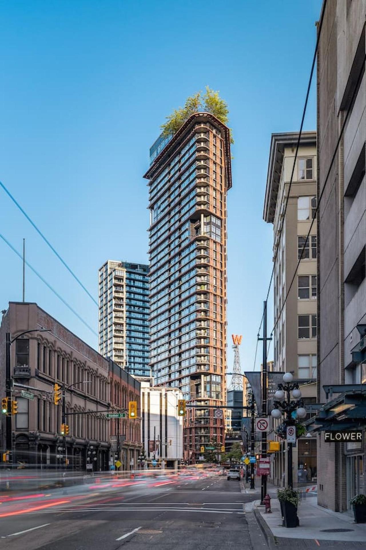 The W, Modernized 2 Bedroom Downtown Highrise Apartment *