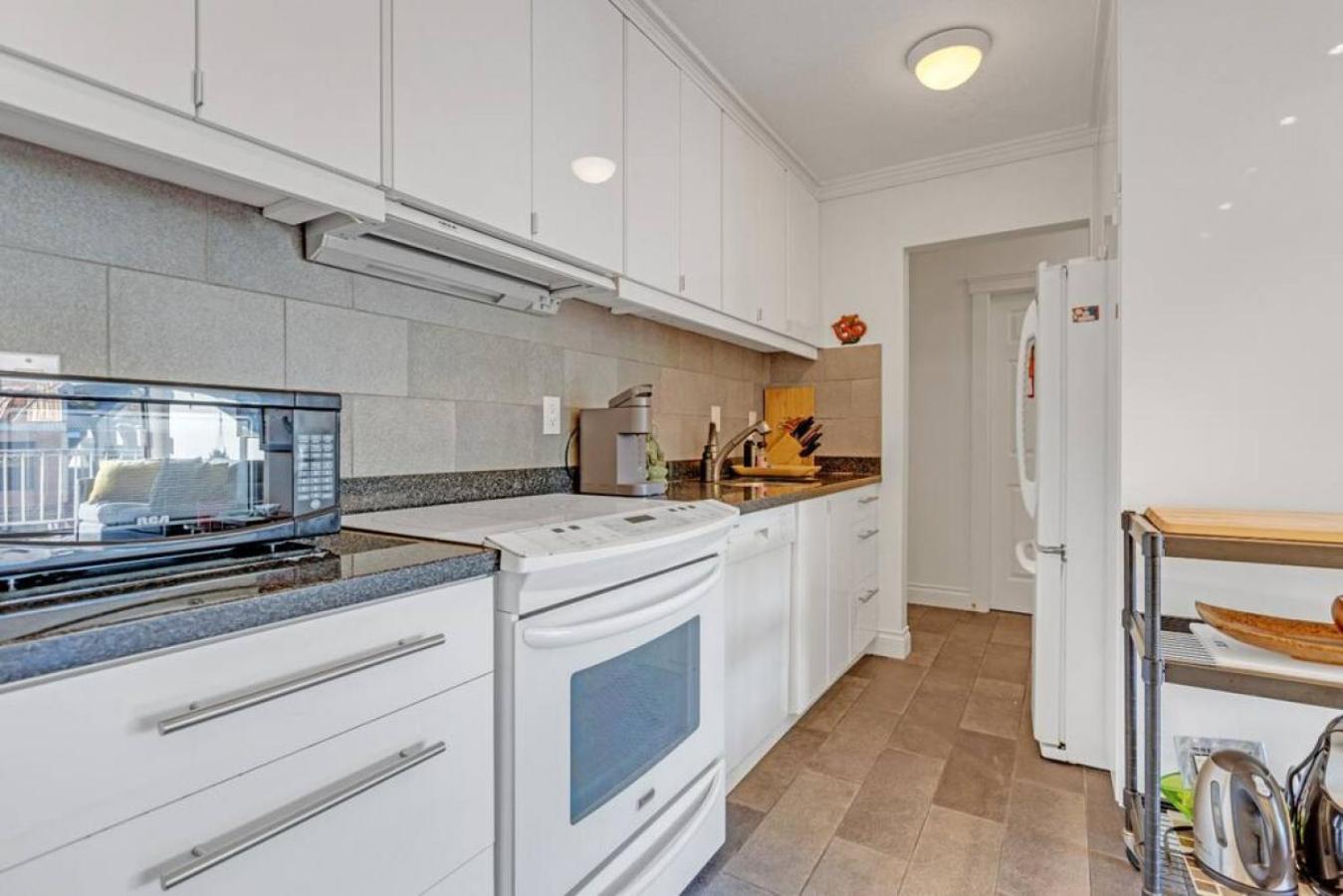 Adorable 1-bedroom On Kitsilano Apartment *