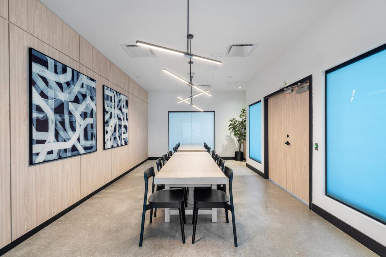 Stylish & Modern 2-bedroom Apartment Vancouver