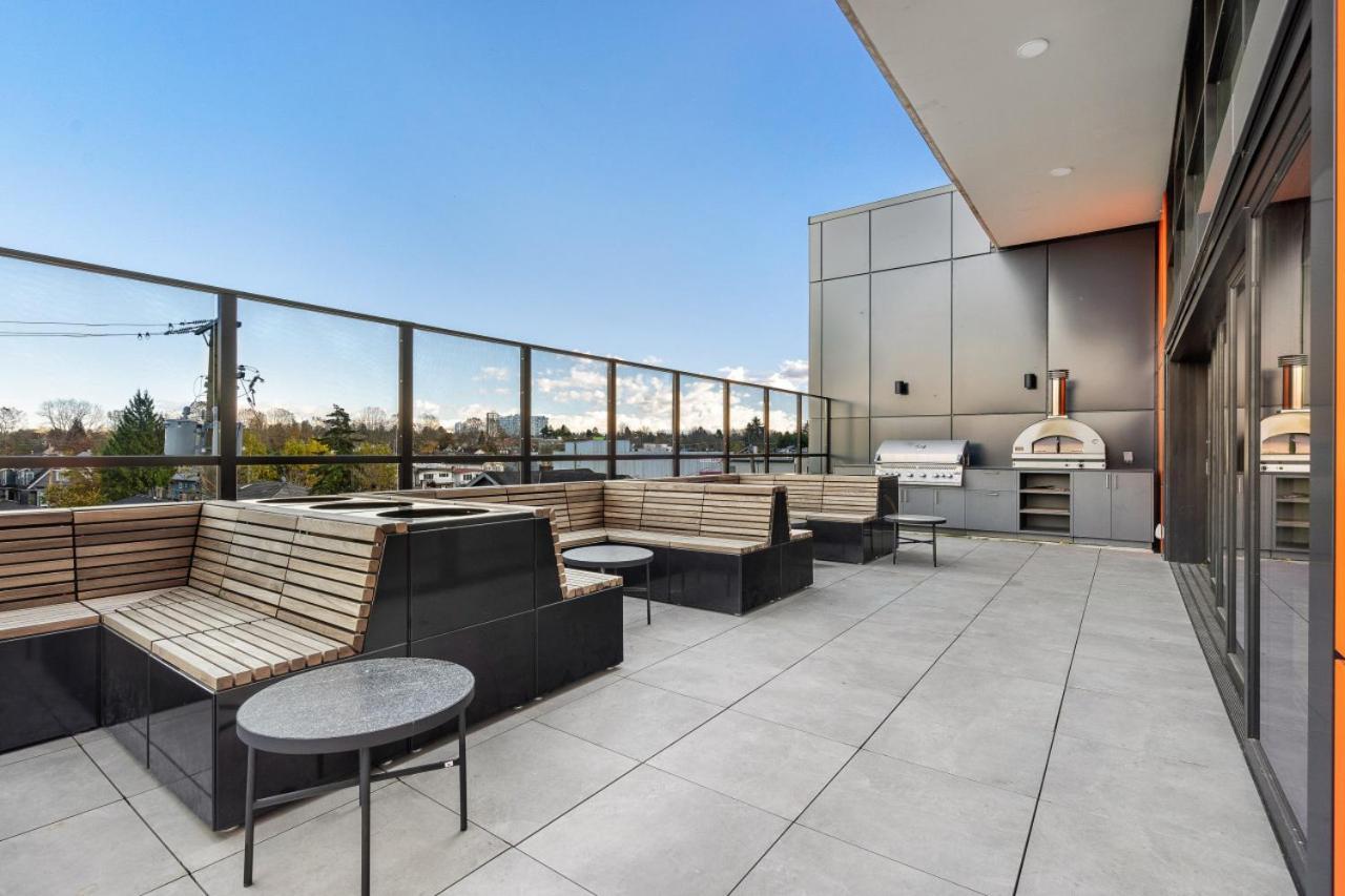 Stylish & Modern 2-bedroom Apartment Vancouver