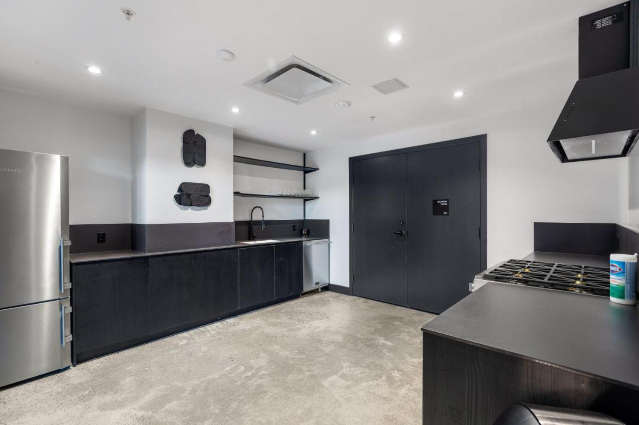 Stylish & Modern 2-bedroom *