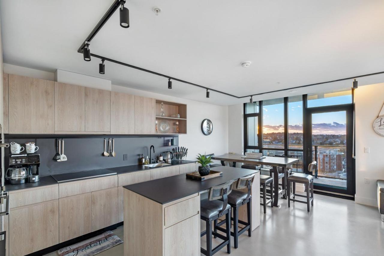 Stylish & Modern 2-bedroom Apartment *