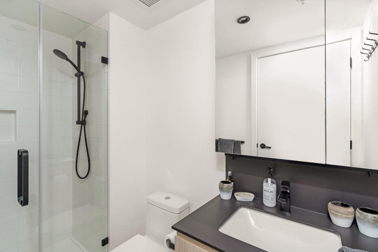 Stylish & Modern 2-bedroom Apartment