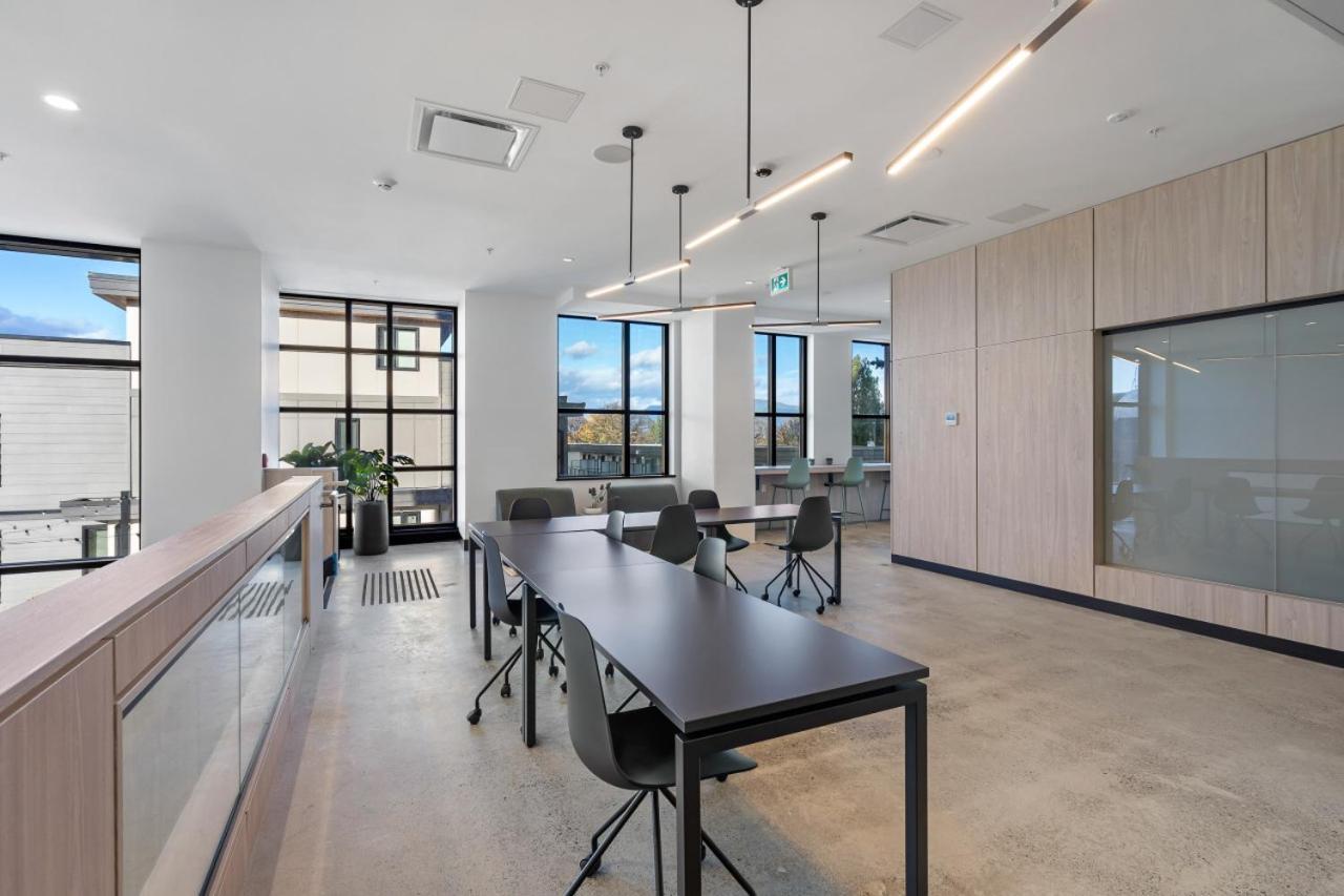 Apartment Stylish & Modern 2-bedroom Vancouver