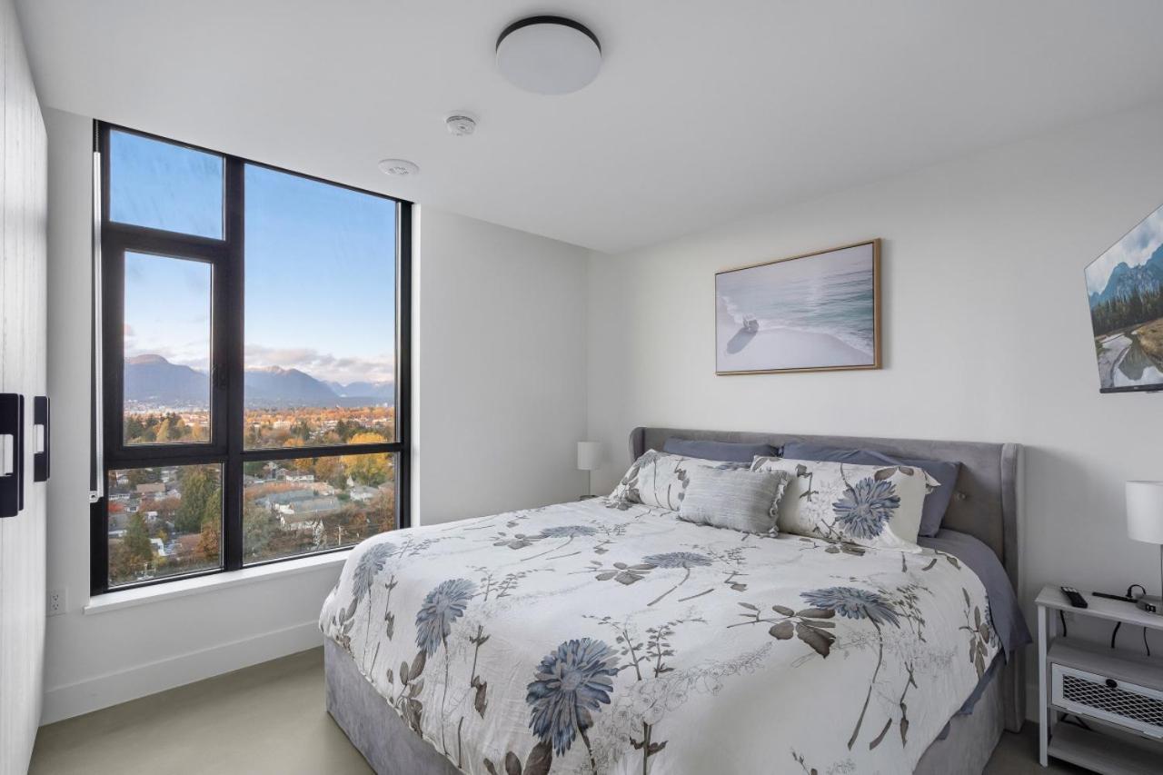 Stylish & Modern 2-bedroom Apartment