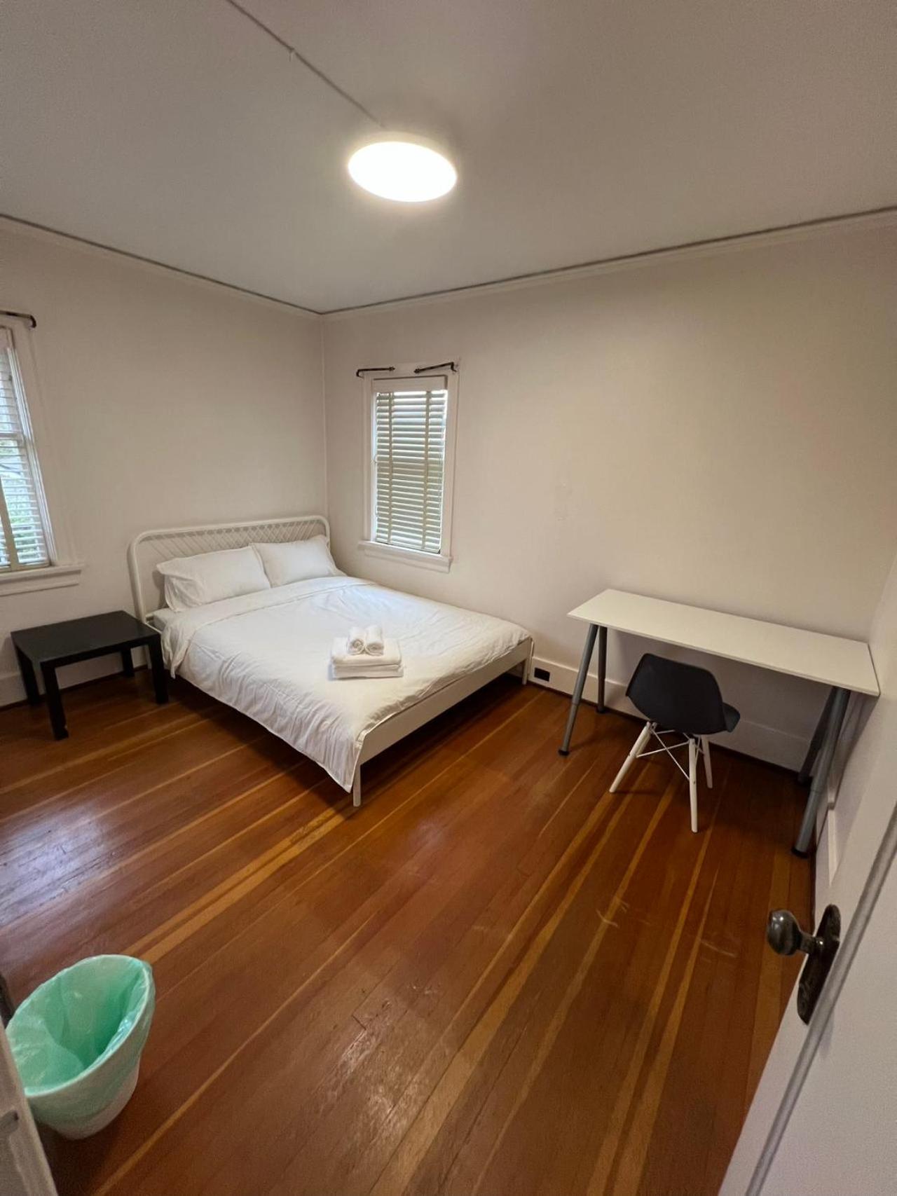 Vintage And Secluded In West * Vancouver