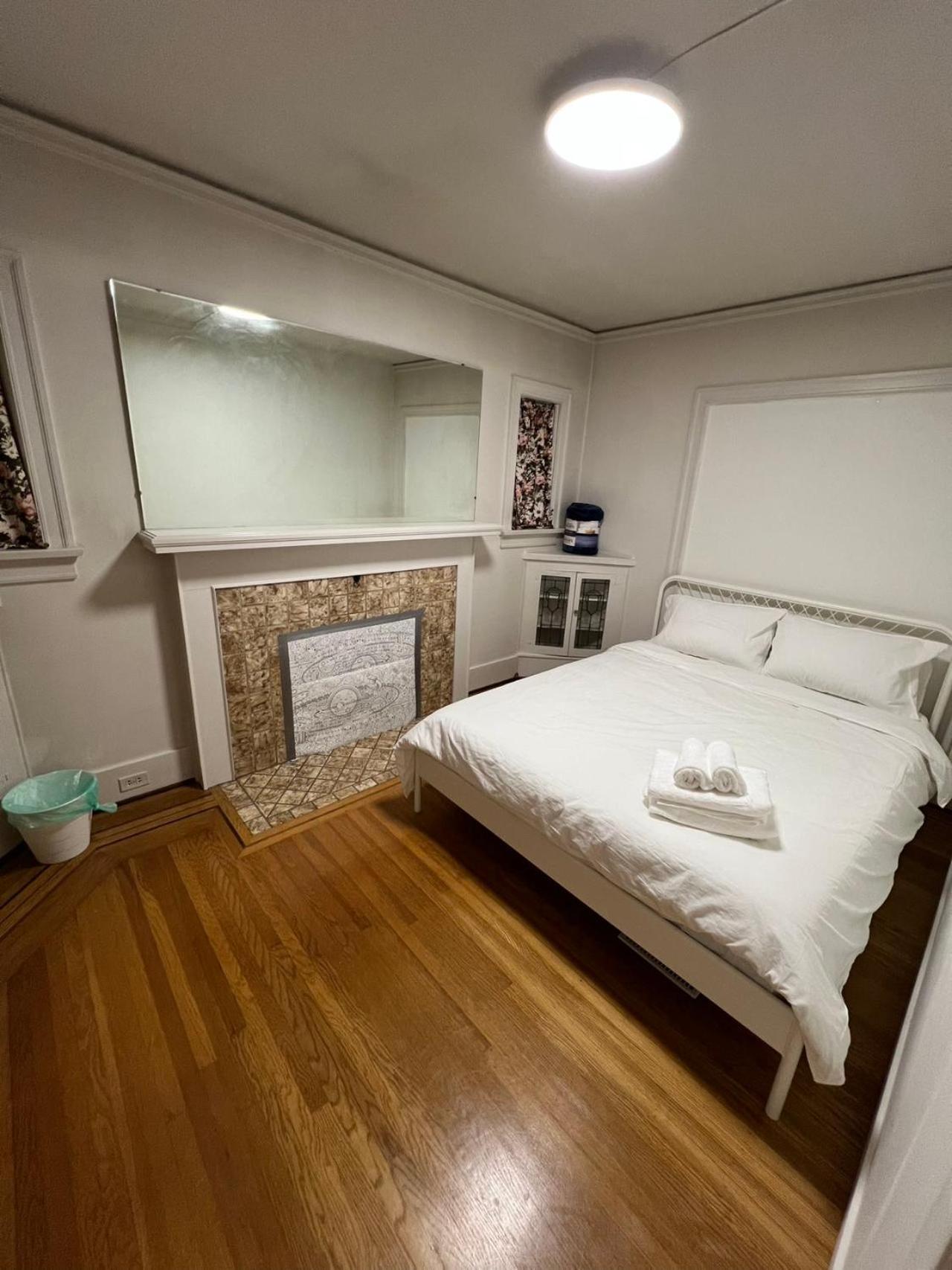 Vintage And Secluded In West Homestay Vancouver
