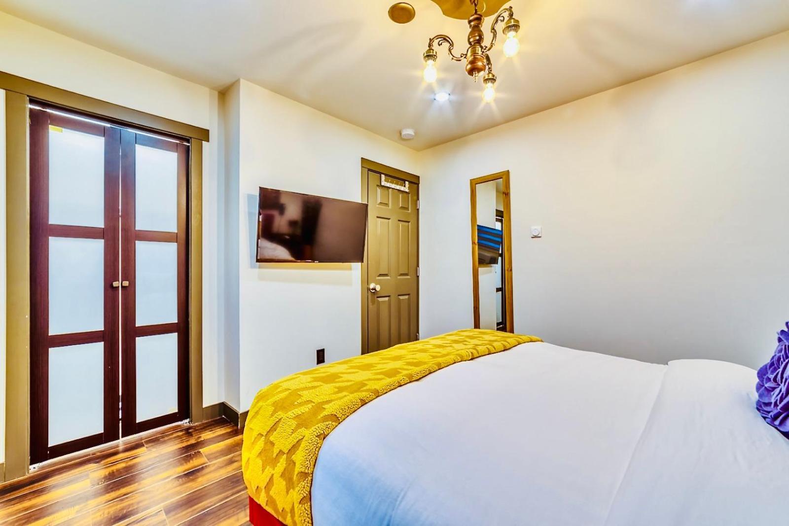 Neocolonial Nouveau Kensington Vacation Guest house