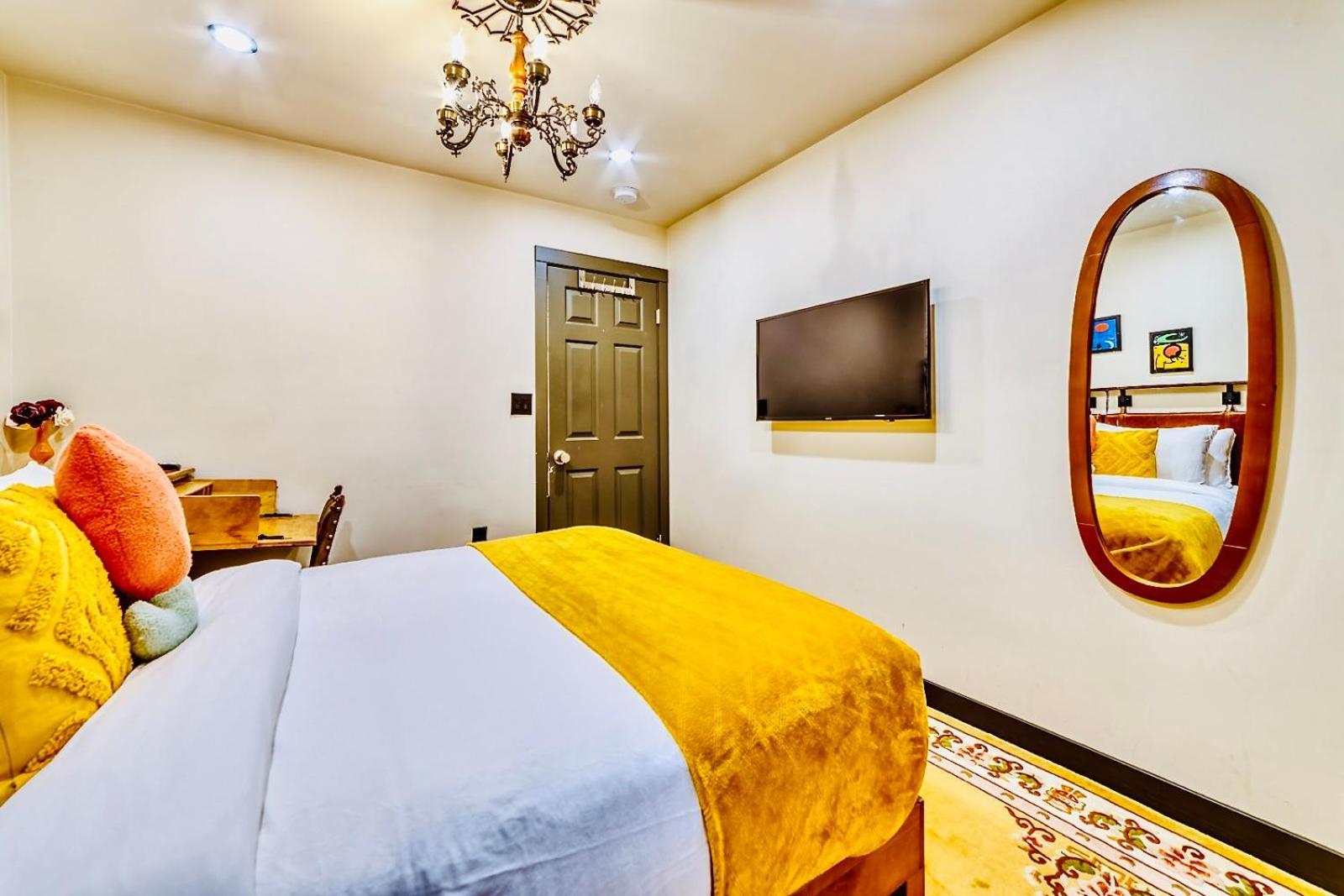 Neocolonial Nouveau Kensington Vacation Guest house Vancouver