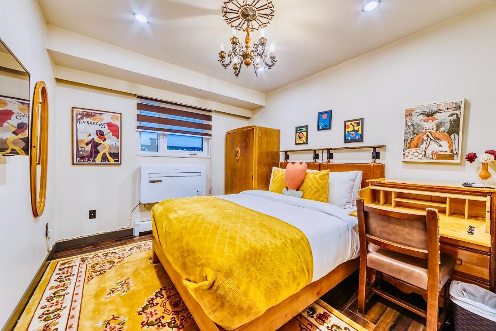 Neocolonial Nouveau Kensington Vacation Guest house *