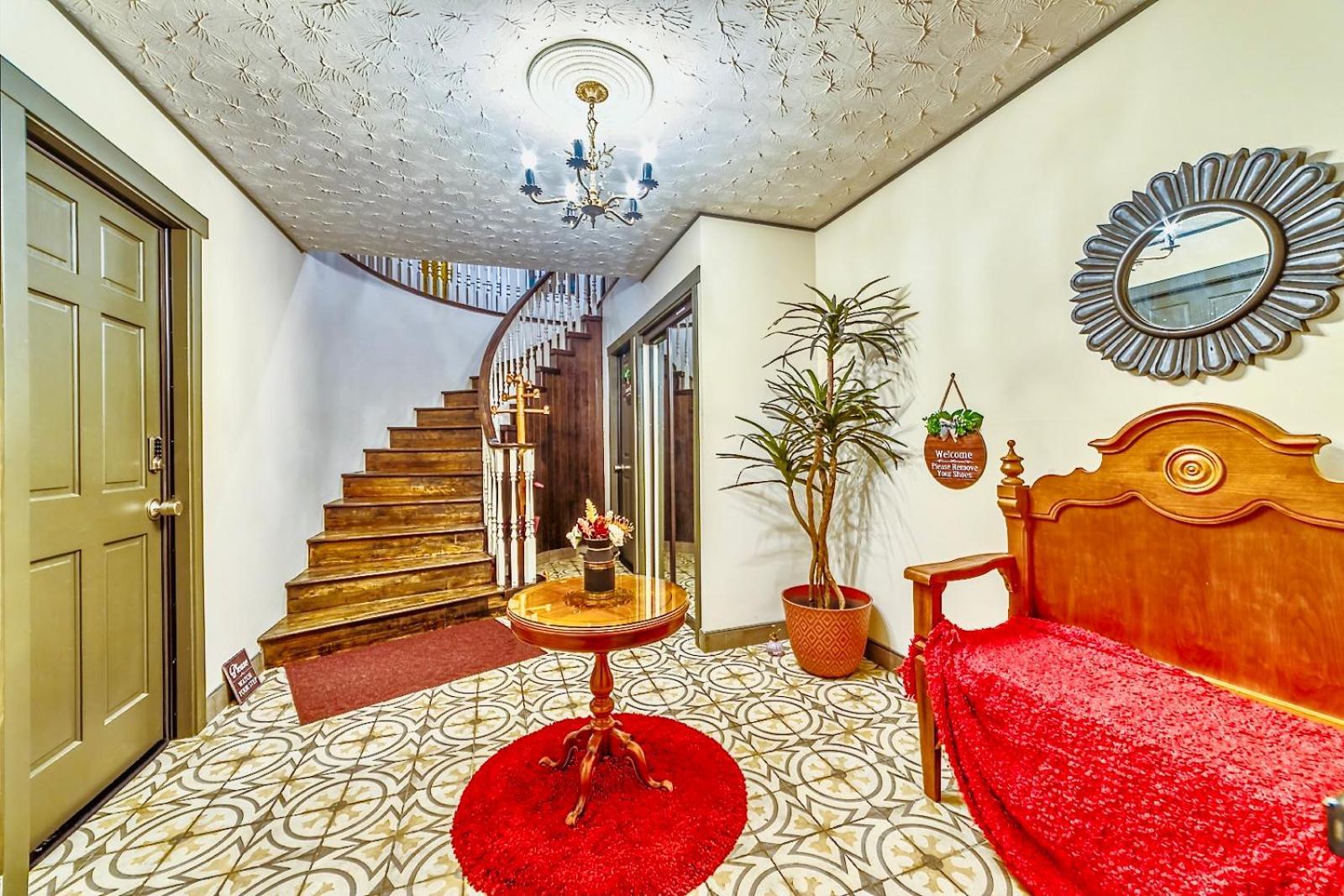 Neocolonial Nouveau Kensington Vacation Guest house Vancouver