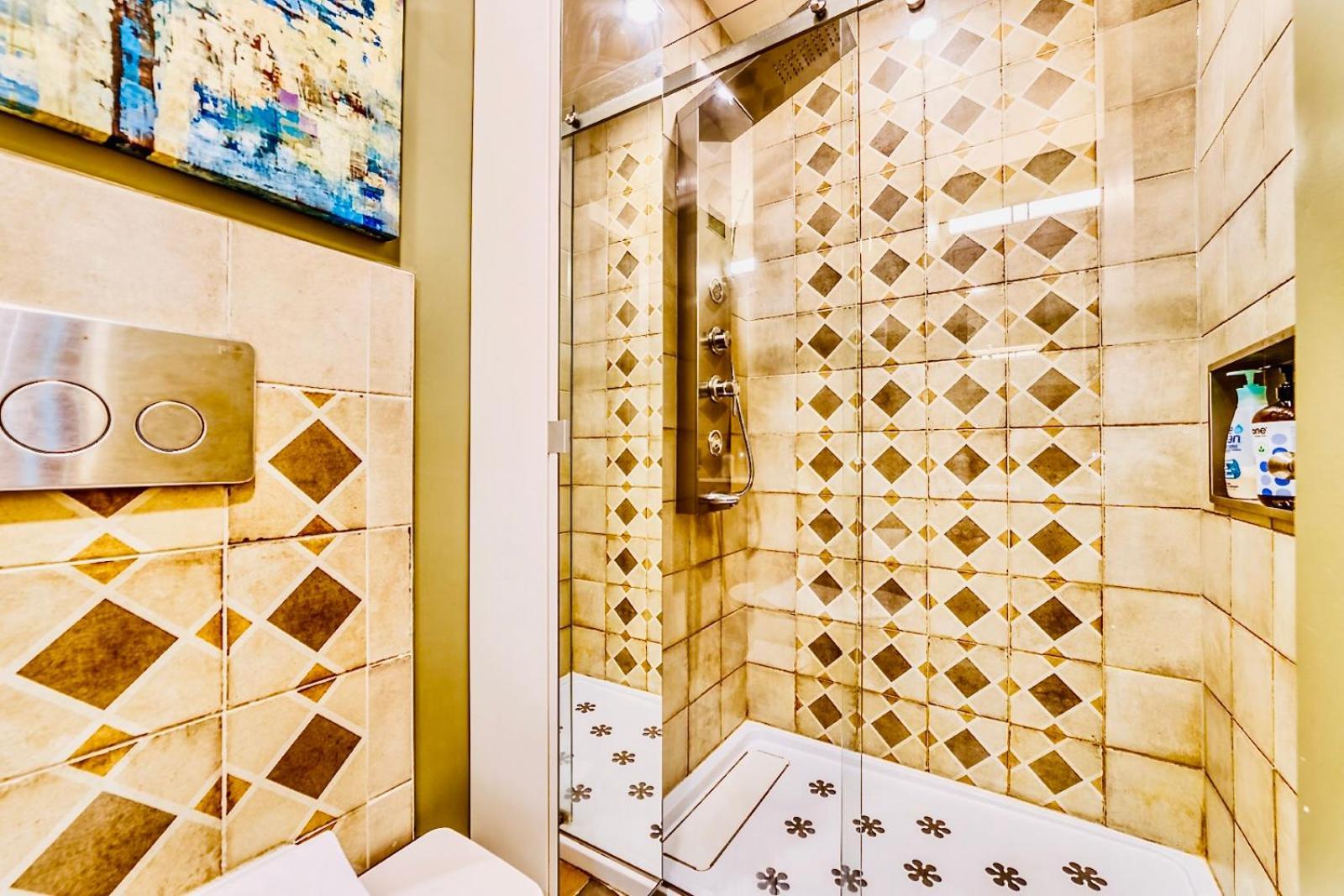 Neocolonial Nouveau Kensington Vacation Guest house