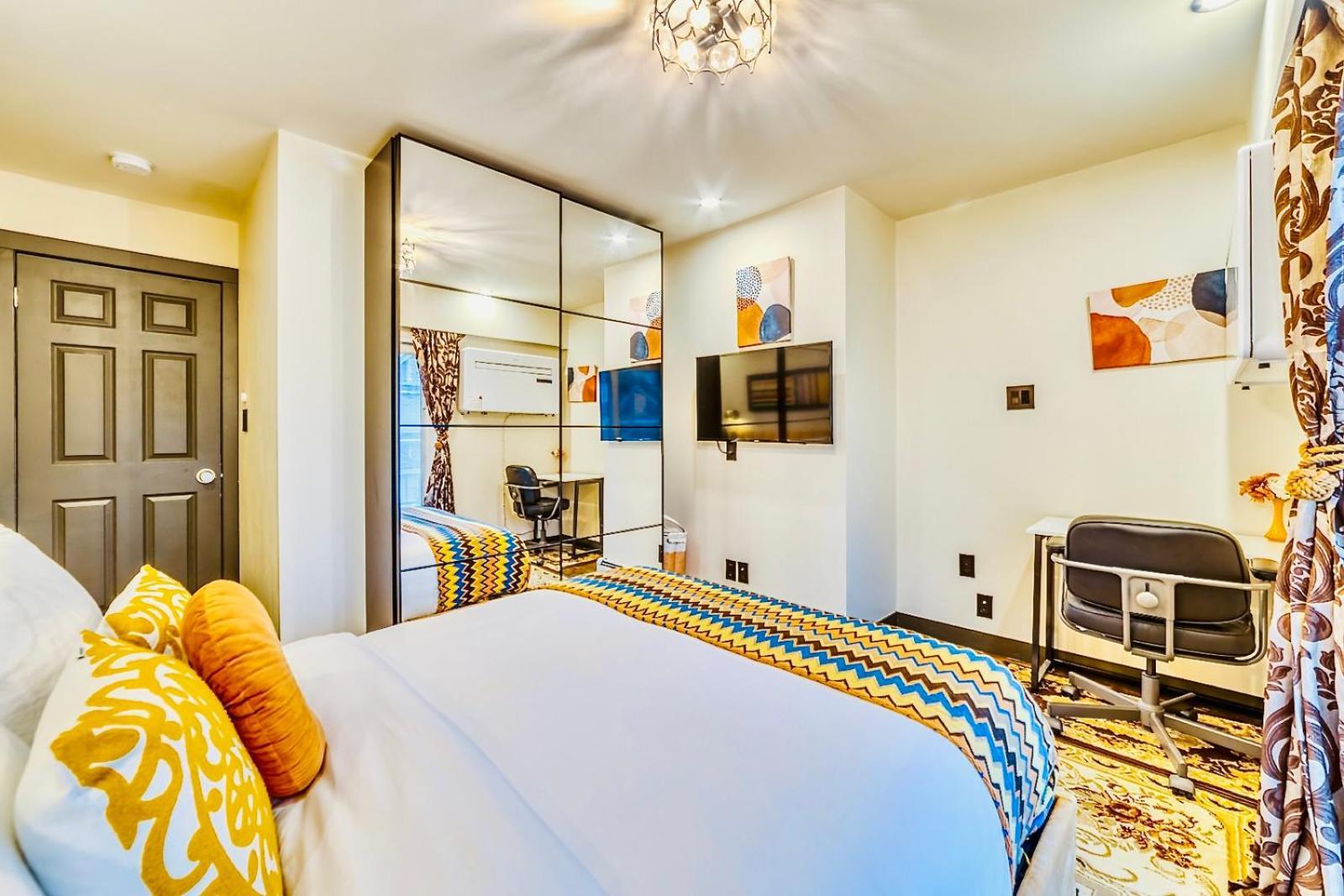 Neocolonial Nouveau Kensington Vacation Guest house *
