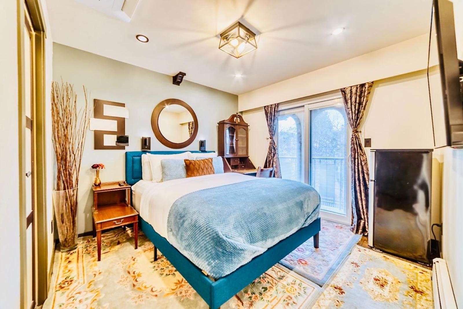 Neocolonial Nouveau Kensington Vacation Guest house *