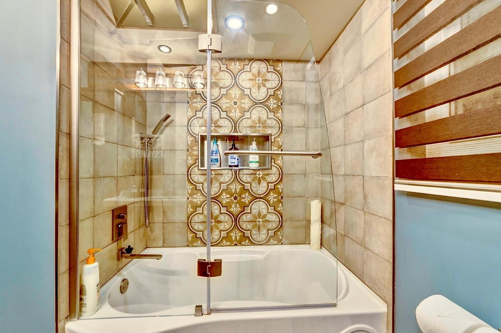 Neocolonial Nouveau Kensington Vacation *
