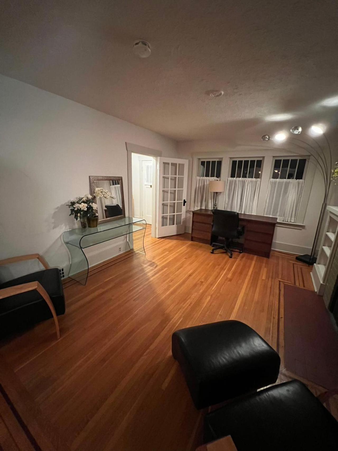 Larch House In West Homestay Vancouver