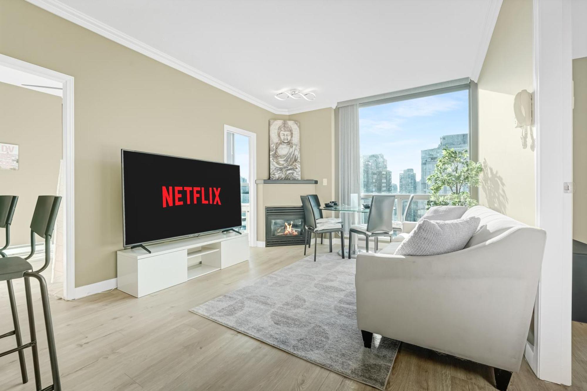 Spacious And Inviting Yaletown Two Bedroom With Views * Vancouver