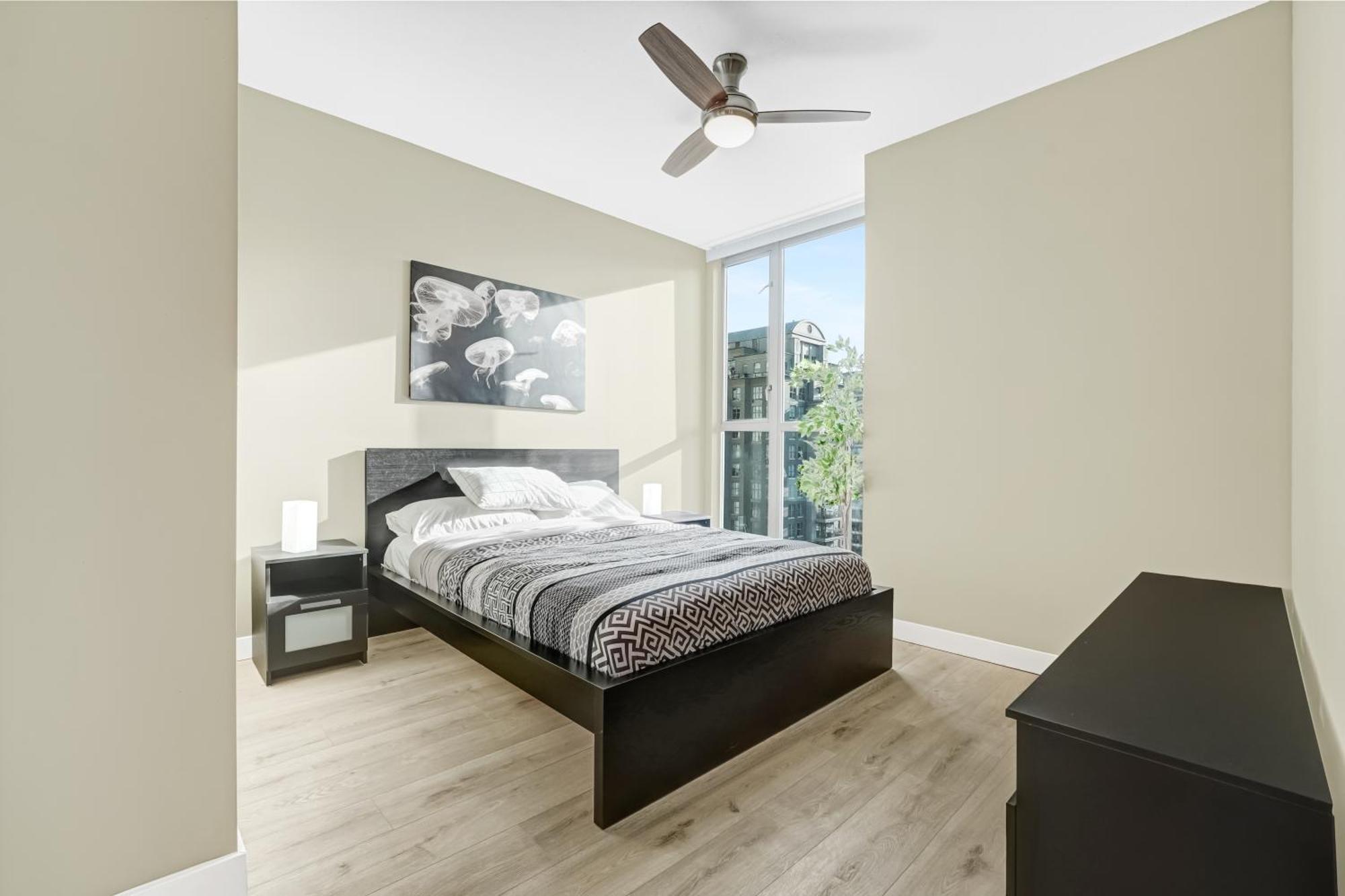 Spacious And Inviting Yaletown Two Bedroom With Views * Vancouver
