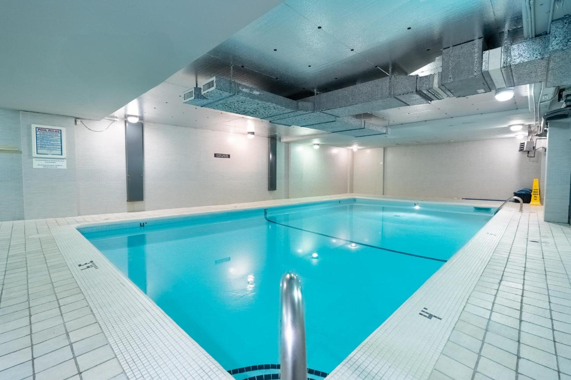 Century Plaza Hotel 3*