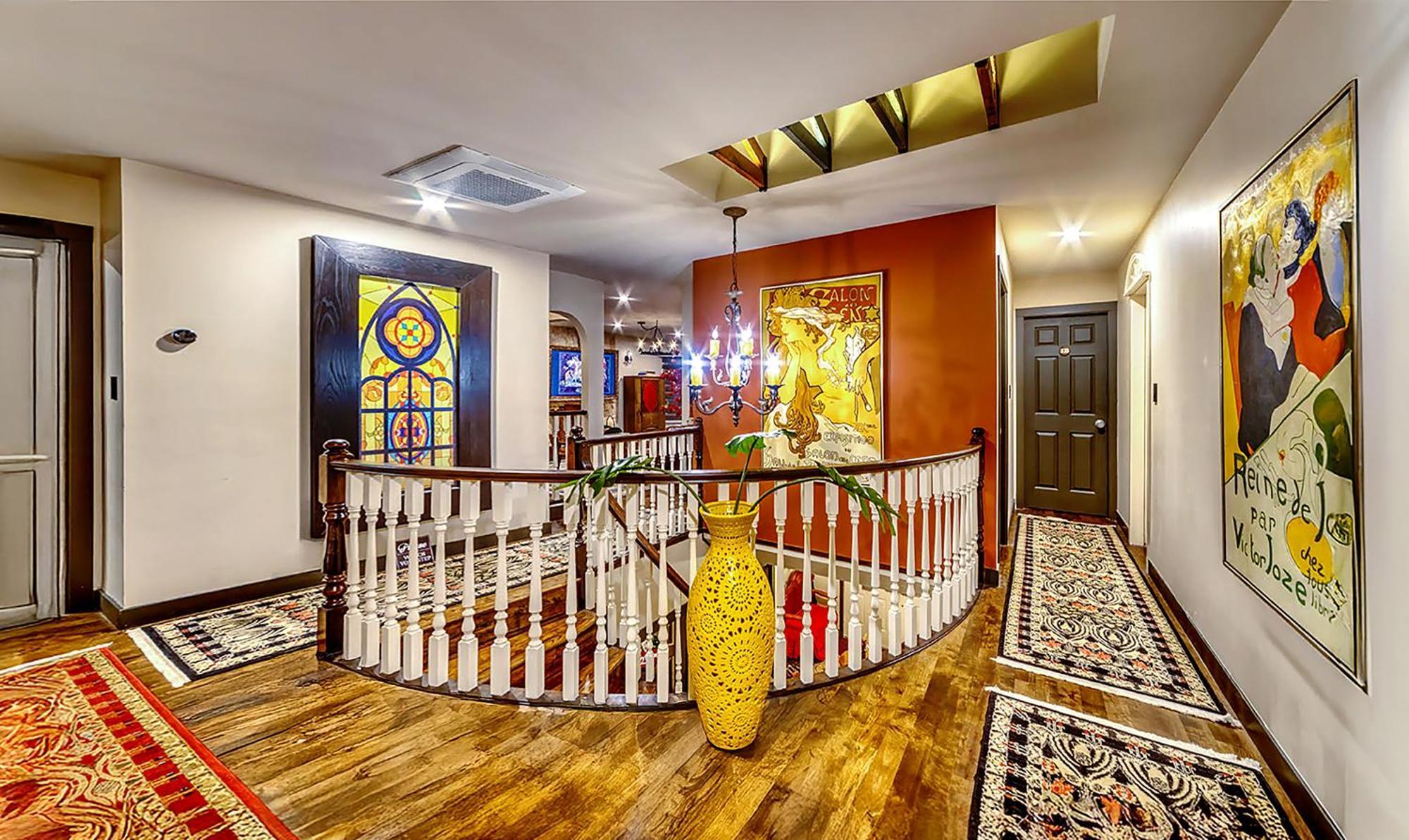 Neocolonial Nouveau Kensington Vacation