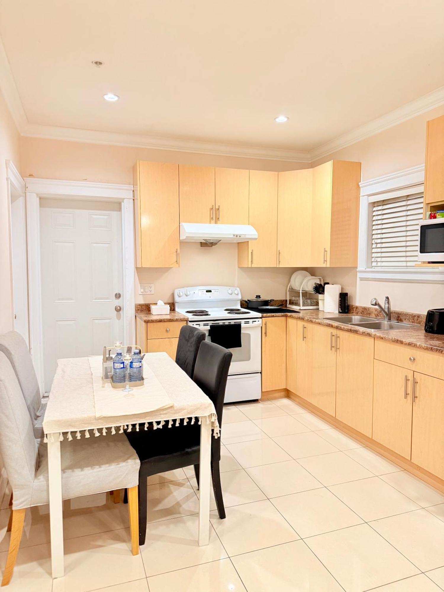 Holiday home Modern & Cozy 2-bed In *