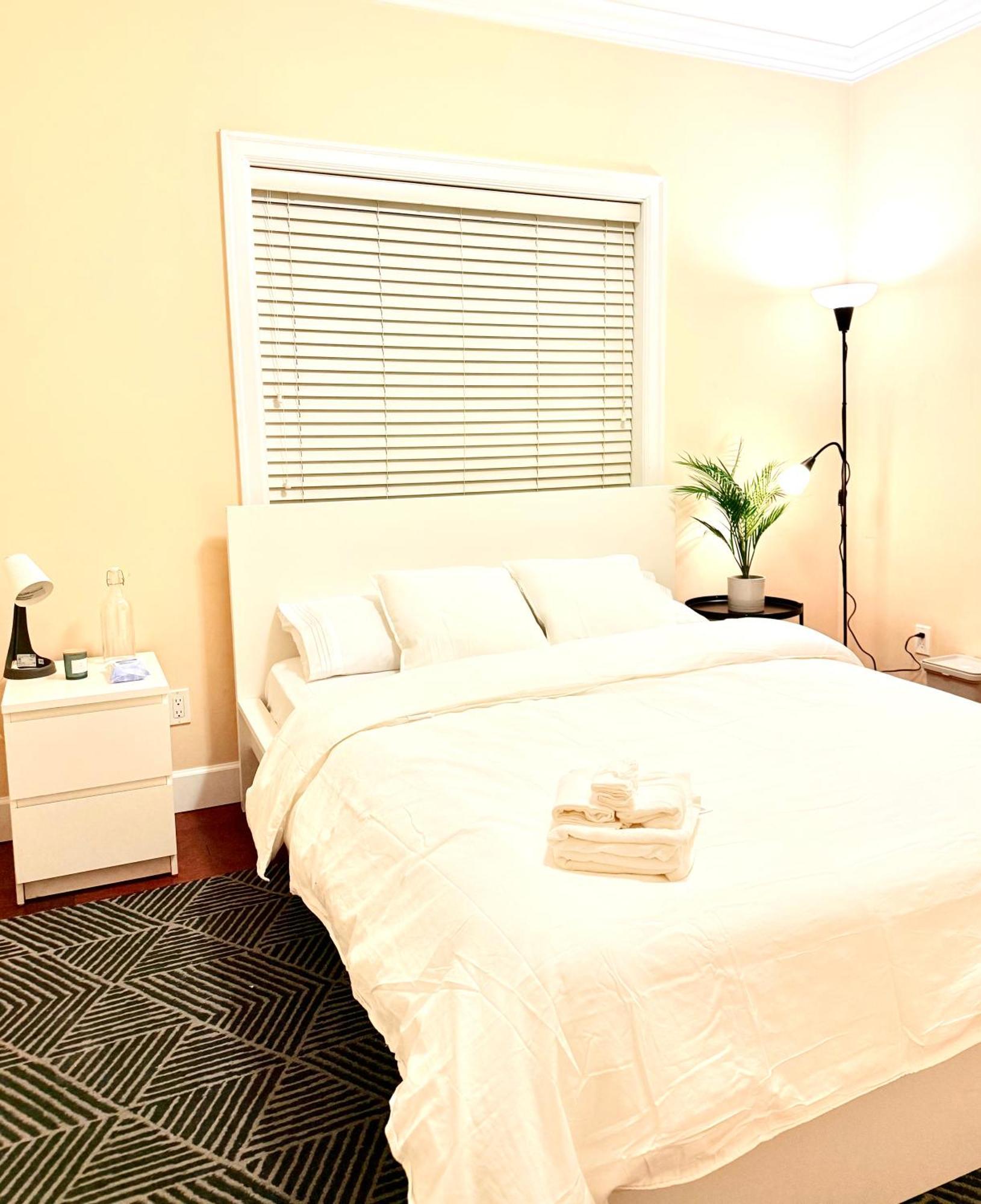 Holiday home Modern & Cozy 2-bed In *