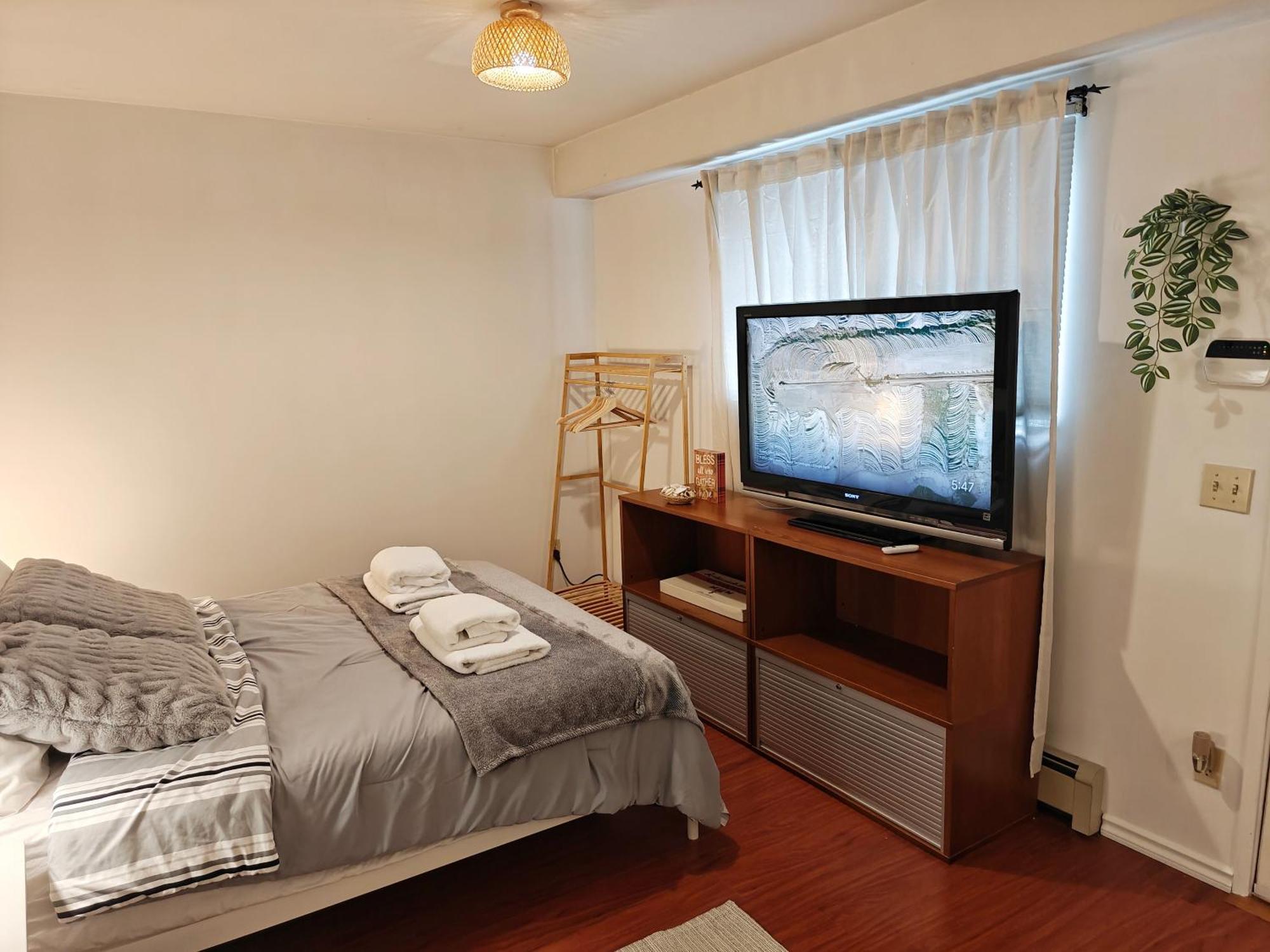 Cozy Commercial Oasis - Private Entrance Vancouver