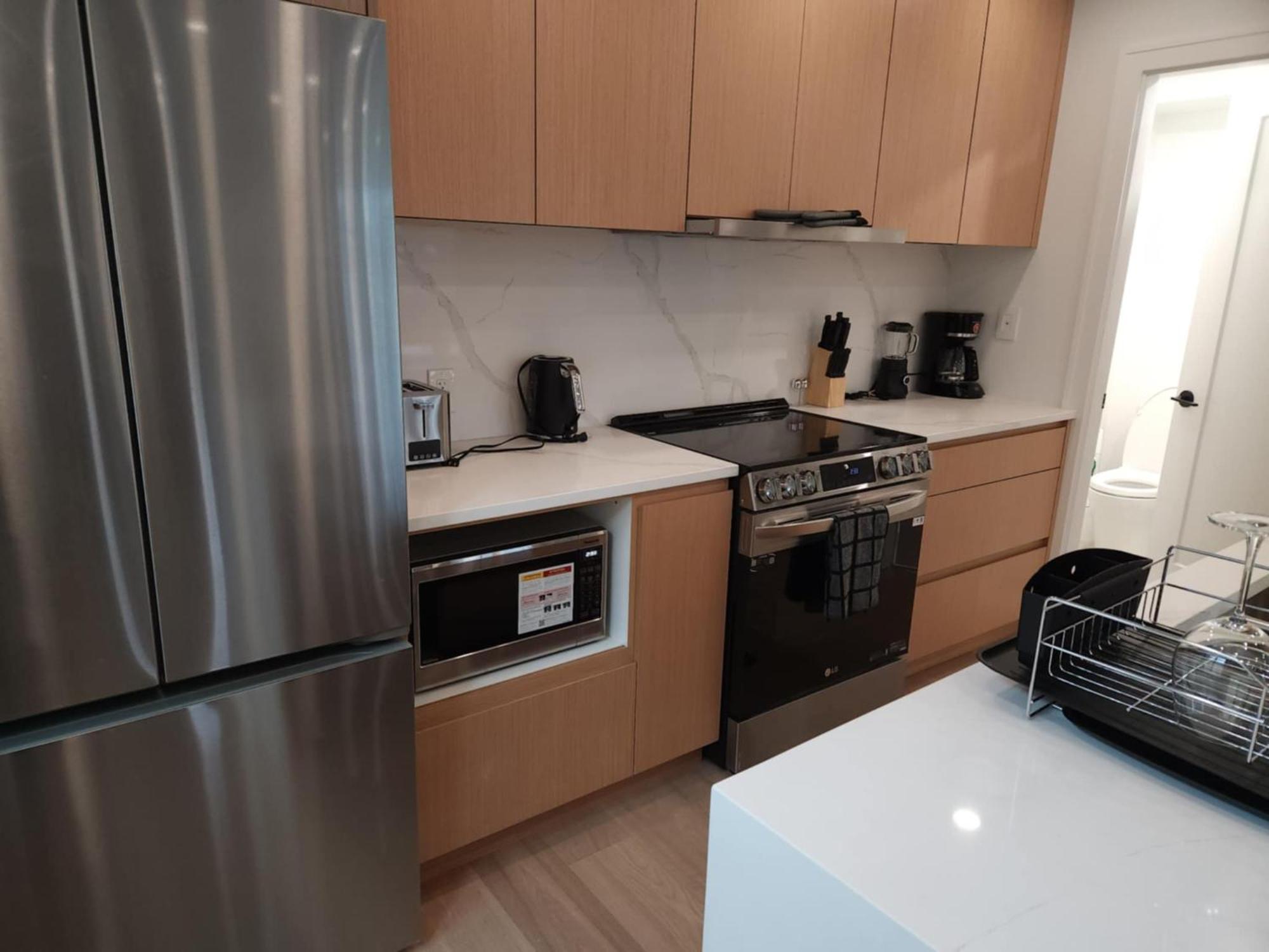 Signature Luxe Top-floor Townhouse 2br, 3ba With Stunning Views *