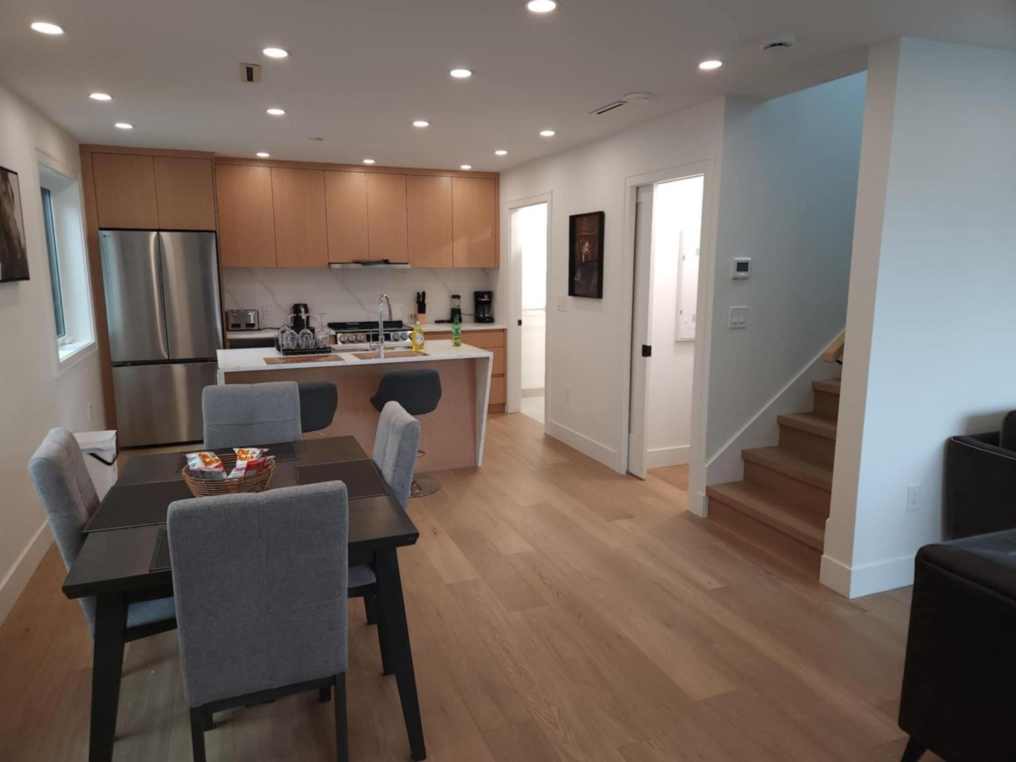Signature Luxe Top-floor Townhouse 2br, 3ba With Stunning Views Holiday home Vancouver
