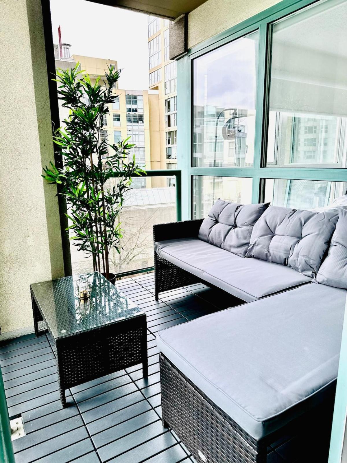 Luxury Side Yaletown