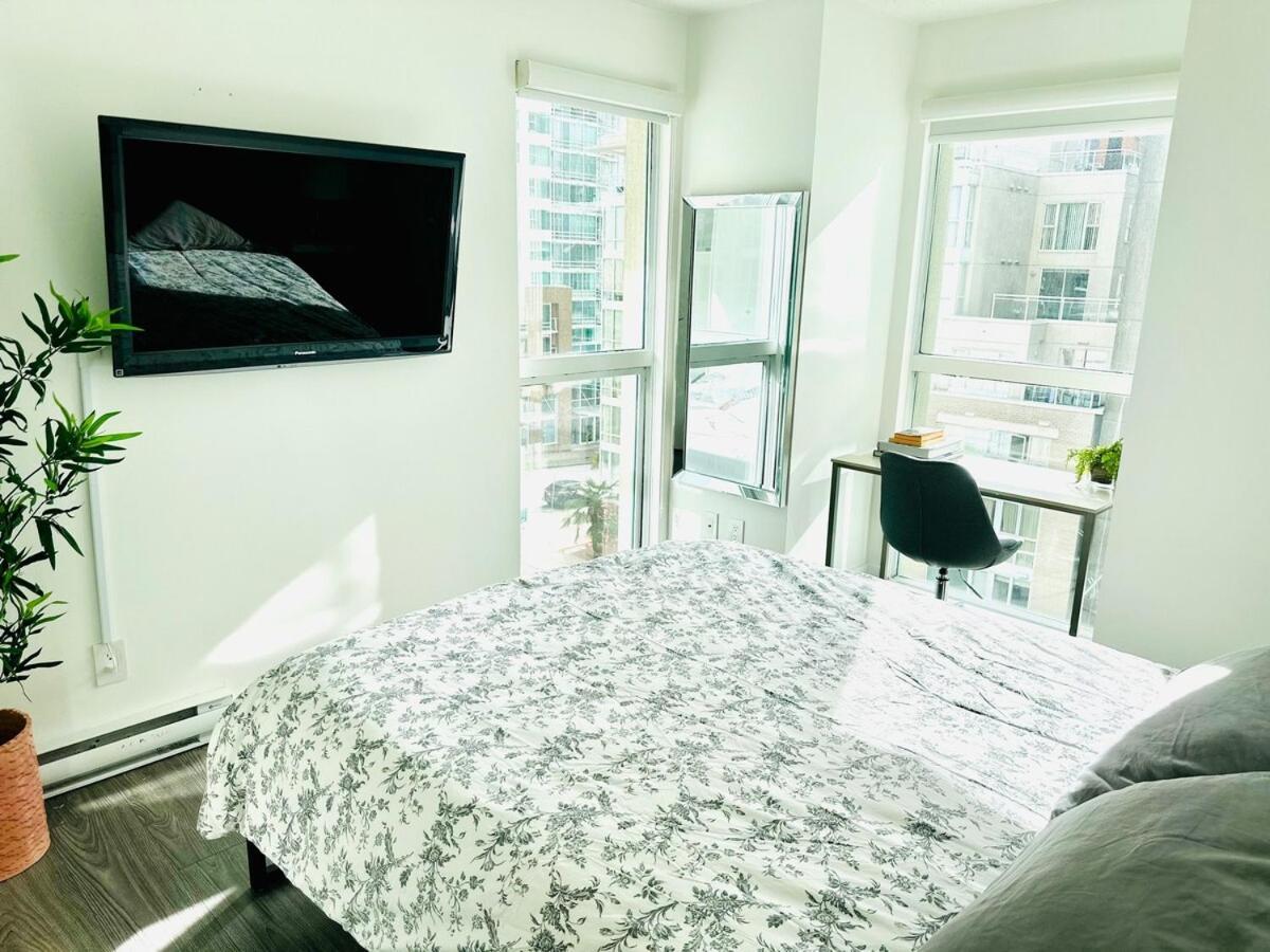 Luxury Side Yaletown Apartment Vancouver