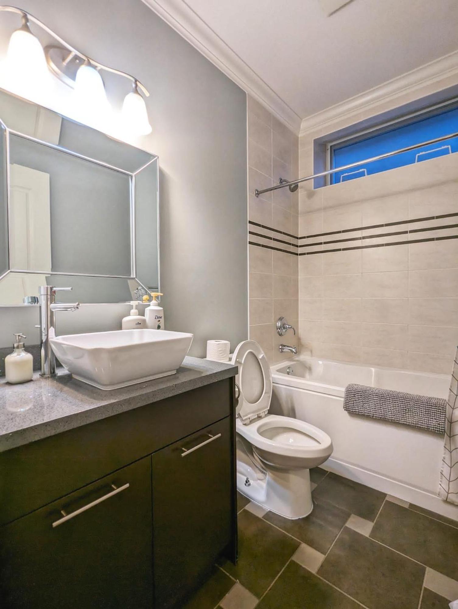 Cozy With 3beds2baths In Marpole *