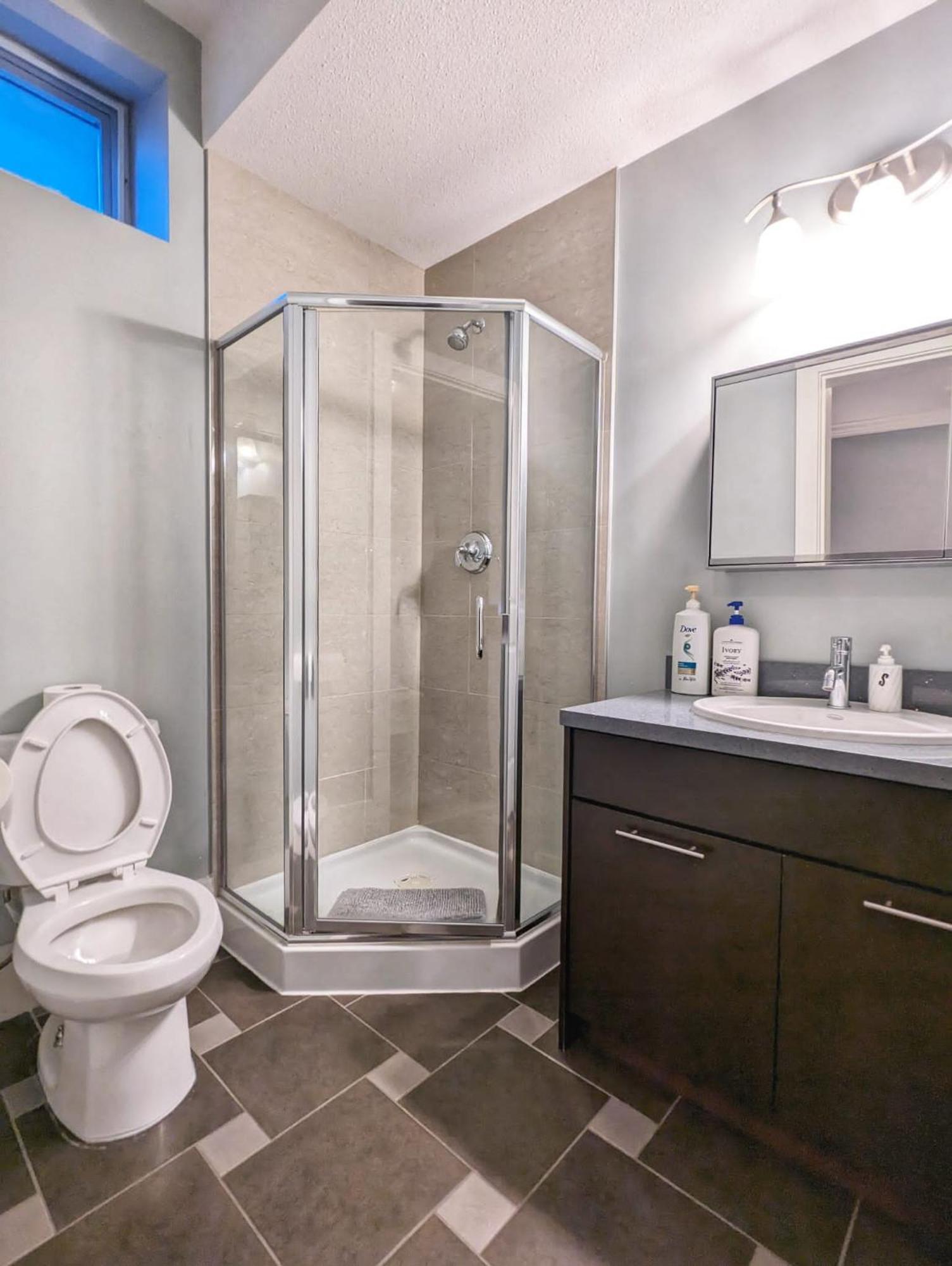 Apartment Cozy With 3beds2baths In Marpole